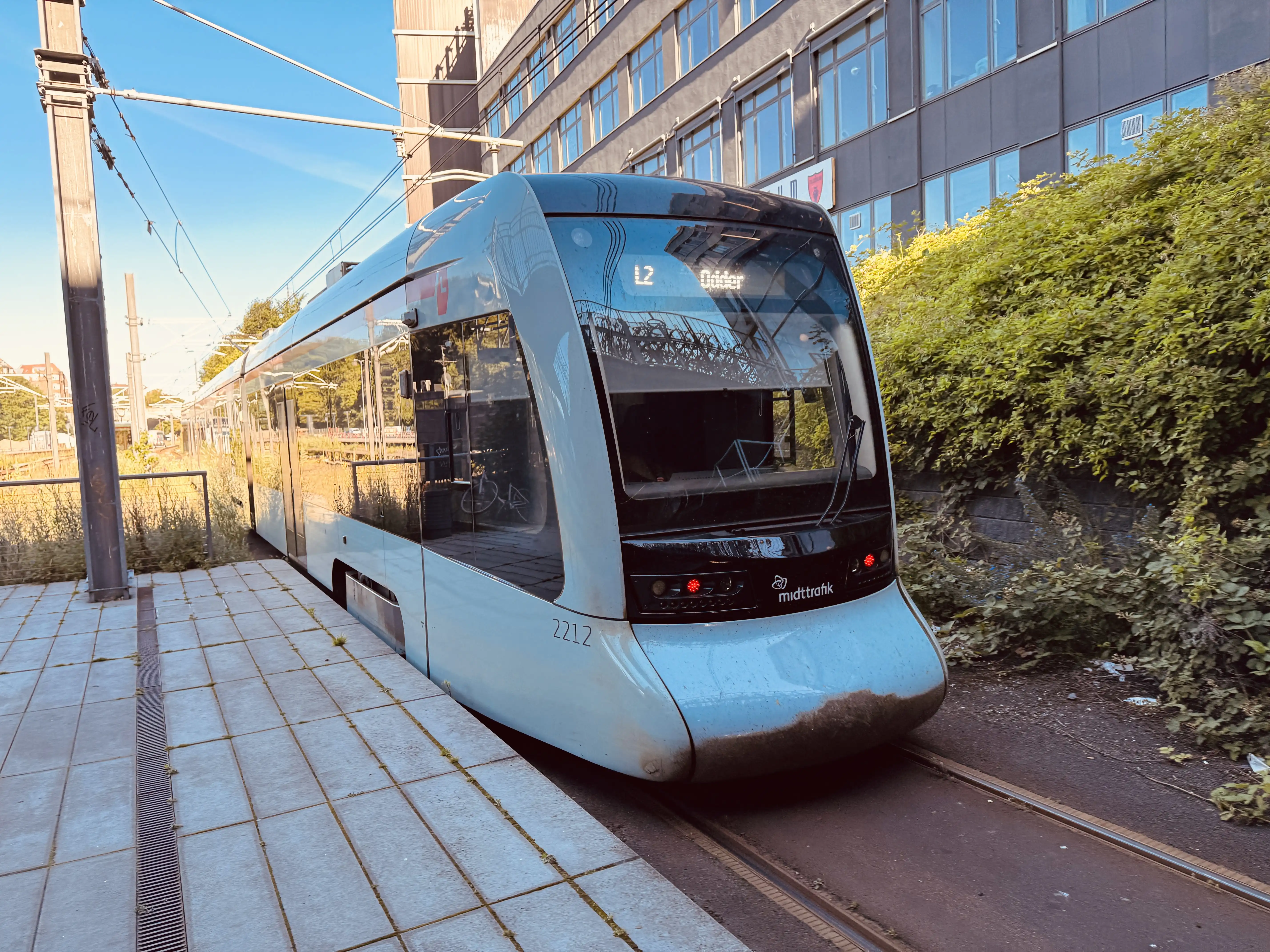 Billede af Aarhus Letbane togsæt 2112 fotograferet ud for Aarhus Hovedbanegård. Billede af Aarhus Letbane togsæt 2112 fotograferet ud for Aarhus Hovedbanegård.