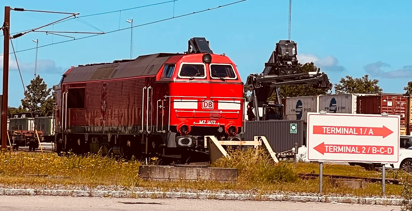 Billede af DBCSC MZ 1457, tidligere DSB MZ 1457 fotograferet ud for Høje Taastrup Kombiterminal. Billede af DBCSC MZ 1457, tidligere DSB MZ 1457 fotograferet ud for Høje Taastrup Kombiterminal.