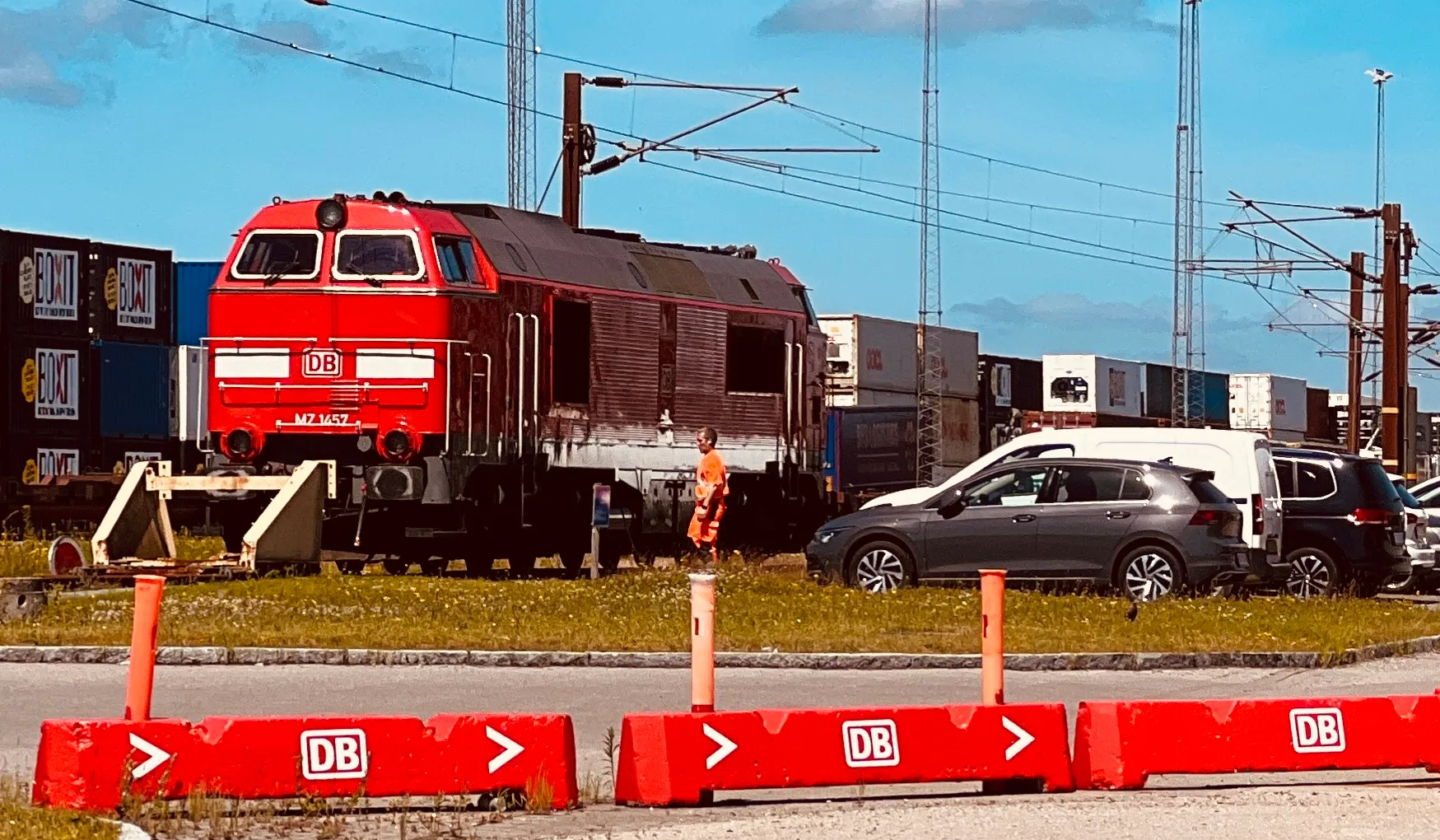 Billede af DBCSC MZ 1457, tidligere DSB MZ 1457 fotograferet ud for Høje Taastrup Kombiterminal. Billede af DBCSC MZ 1457, tidligere DSB MZ 1457 fotograferet ud for Høje Taastrup Kombiterminal.