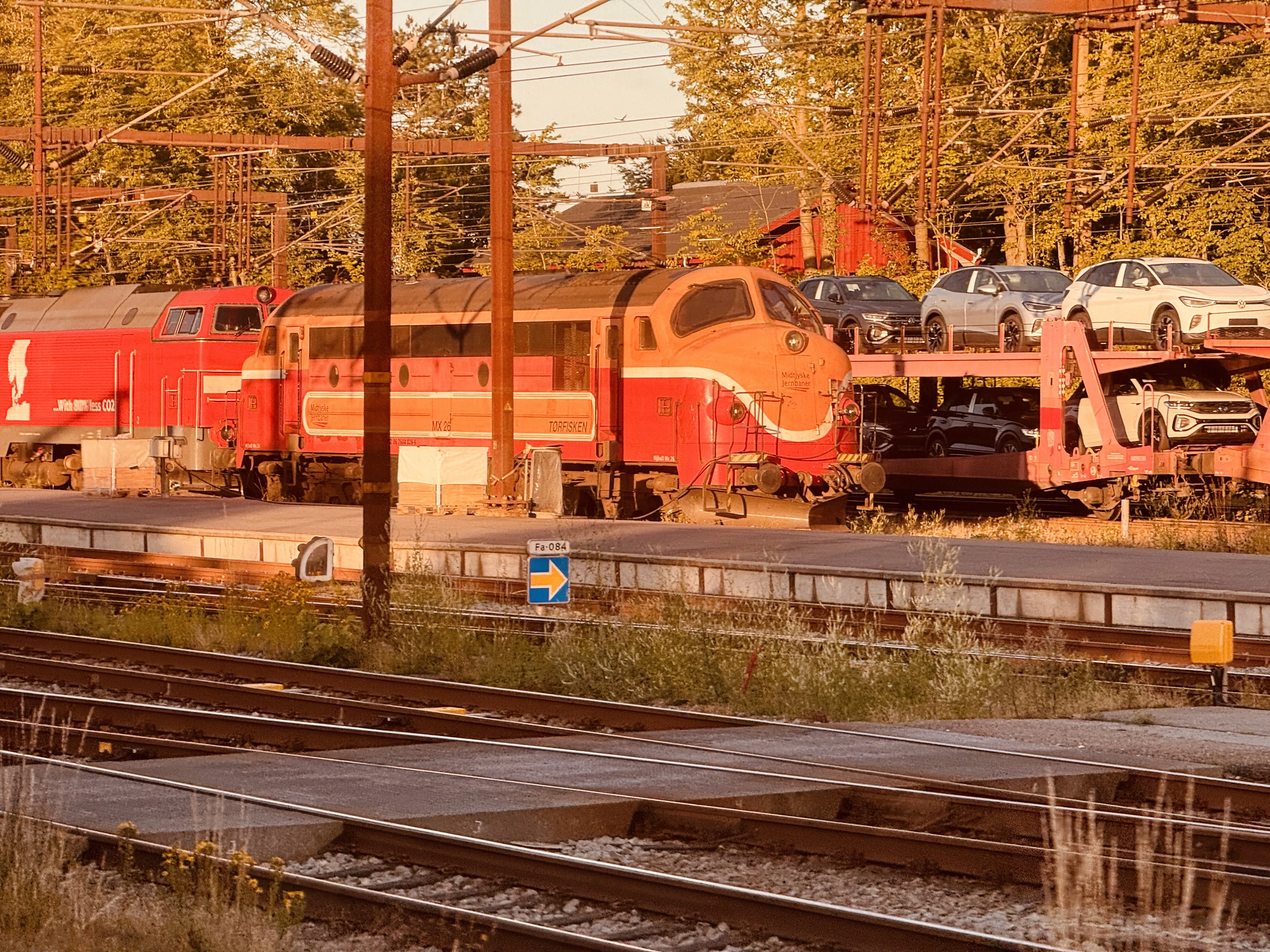 Billede af MjbaD MX 26 - Tørfisken, tidligere DSB MX 1025 fotograferet ud for Fredericia Station. Billede af MjbaD MX 26 - Tørfisken, tidligere DSB MX 1025 fotograferet ud for Fredericia Station.