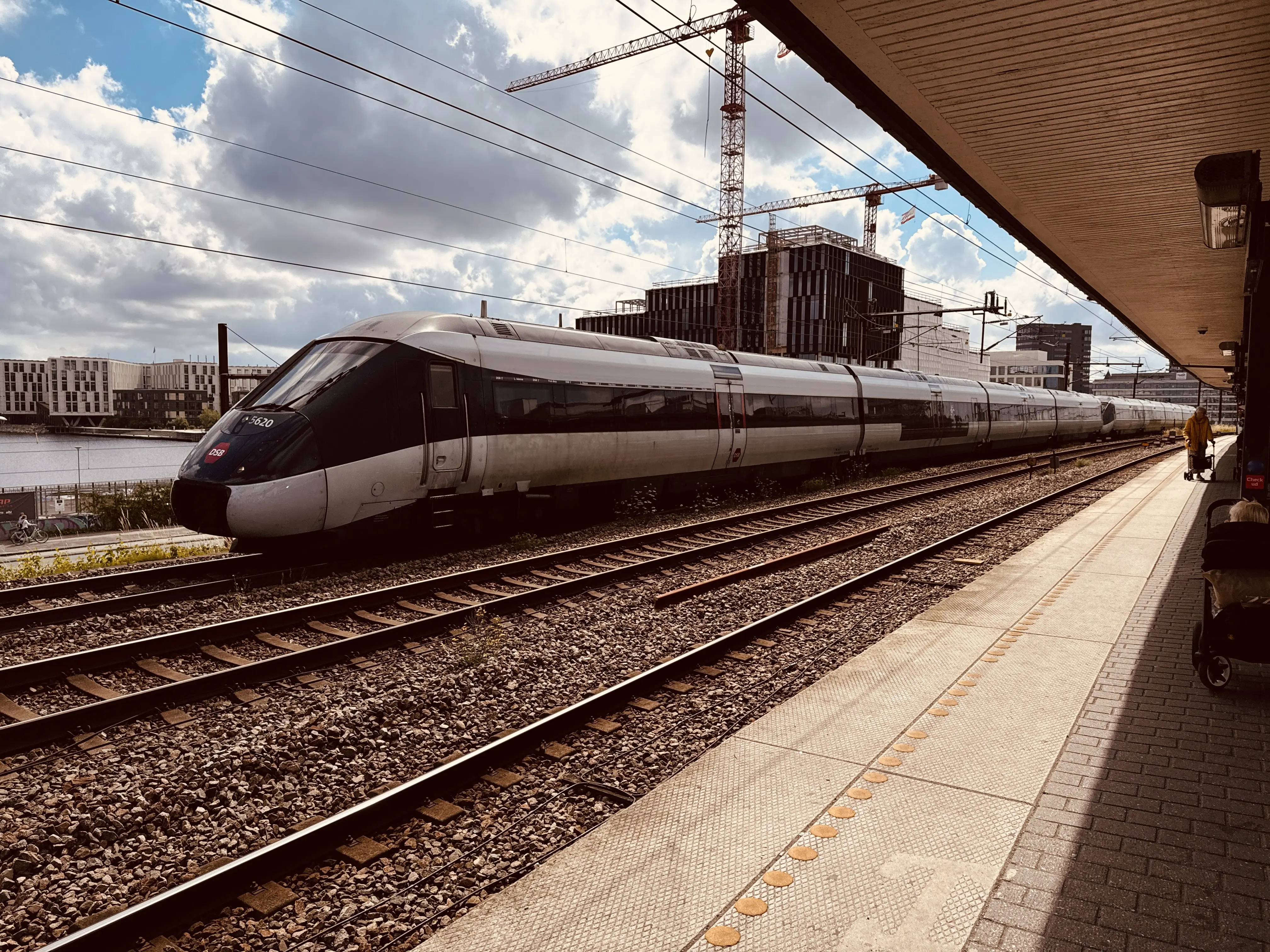 Billede af DSB MG 5640 fotograferet ud for Nordhavn S-togstrinbræt.