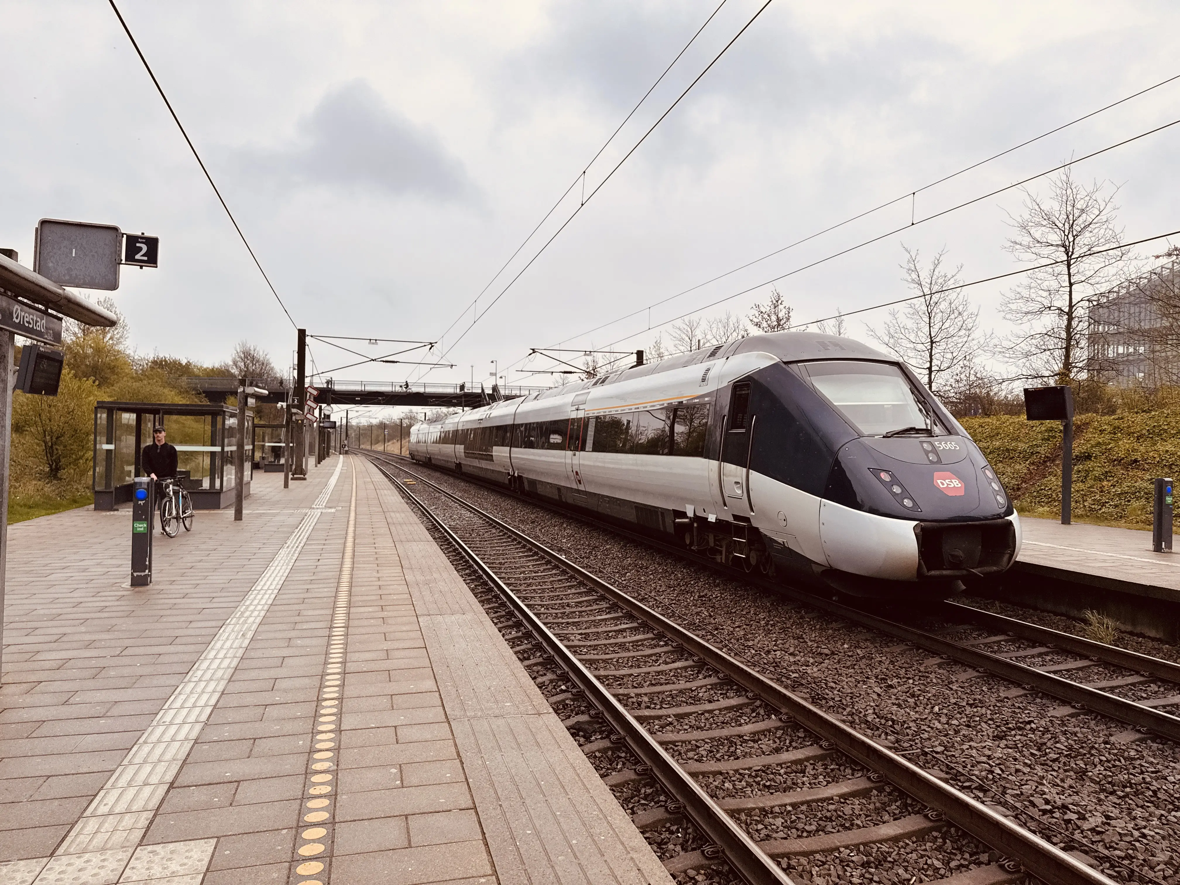 Billede af DSB MG 5665 fotograferet ud for Ørestad Trinbræt.