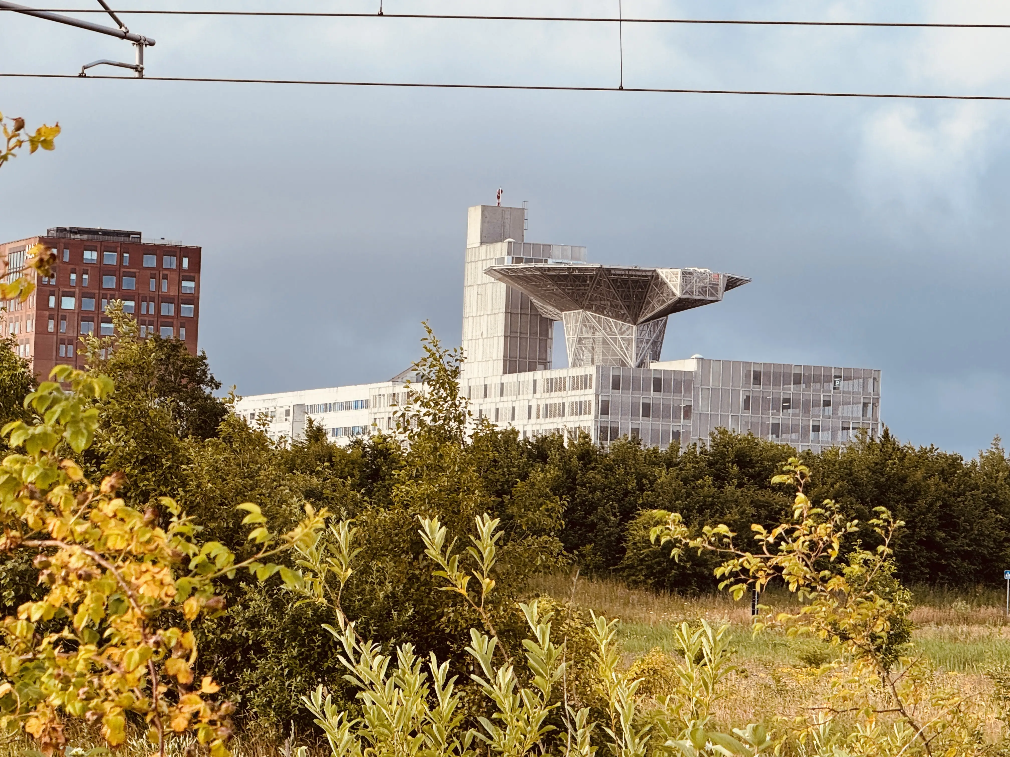 Billede af Gl. Skejby (Agro Food Park) Letbanestation ligger ud for Skejby Sygehus / Aarhus Universitets Hospital, som man her kan se i baggrunden.