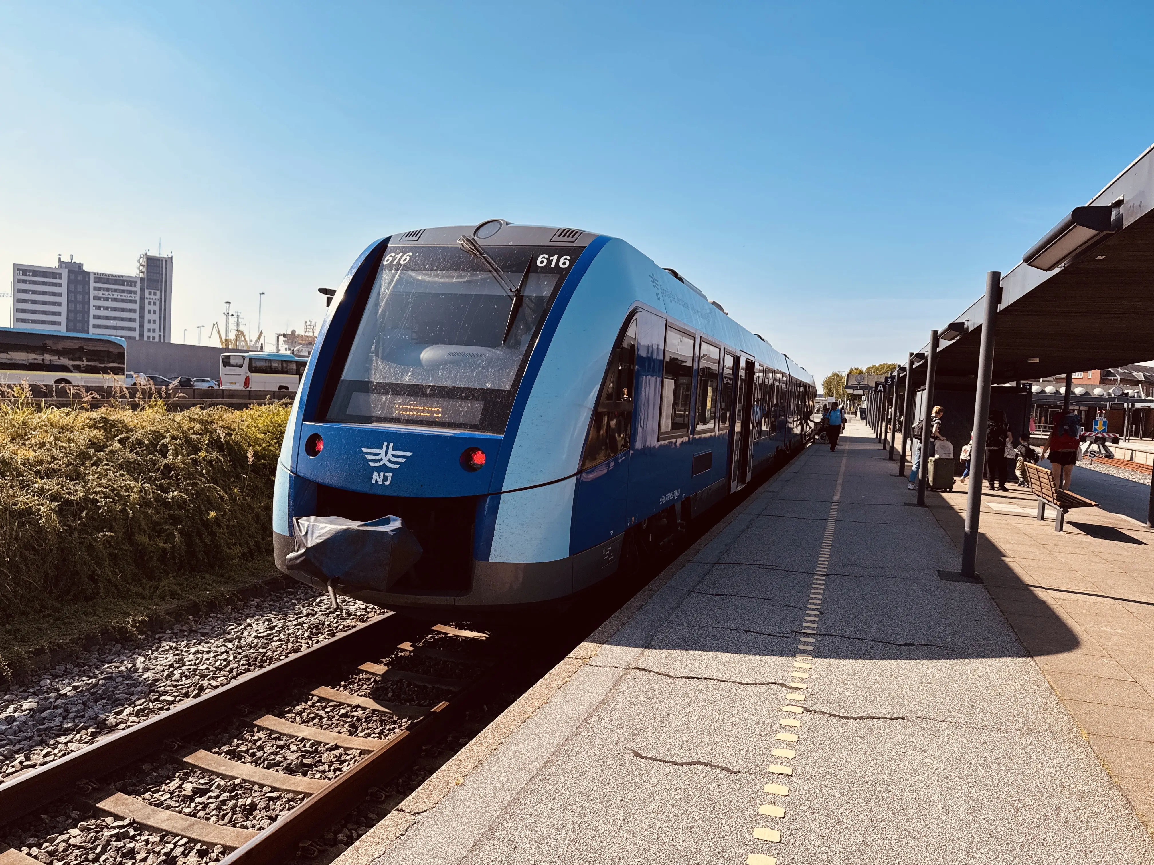Billede af NJJ LM 616 fotograferet ud for Frederikshavn Station.