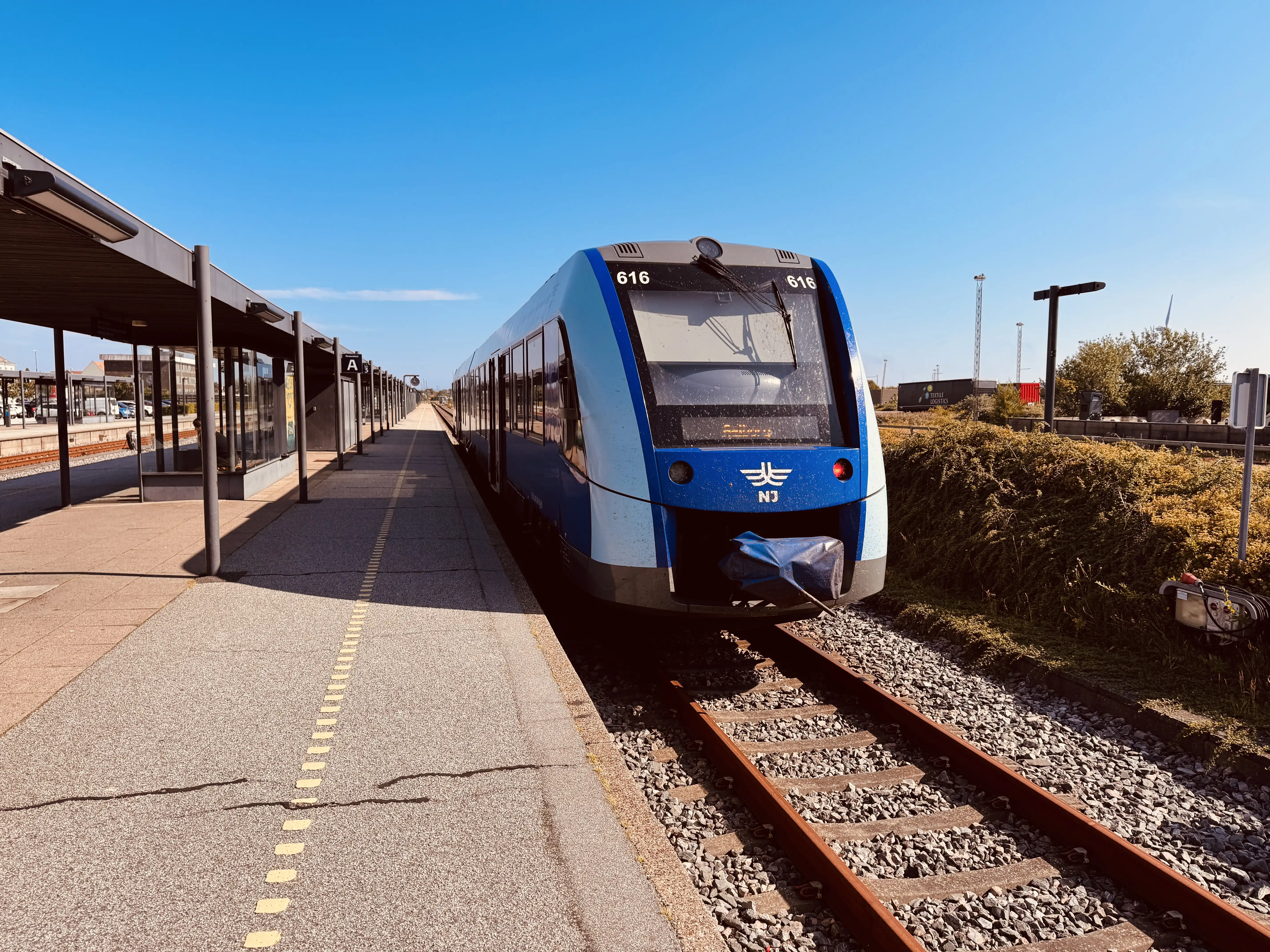 Billede af NJJ LM 616 fotograferet ud for Frederikshavn Station.