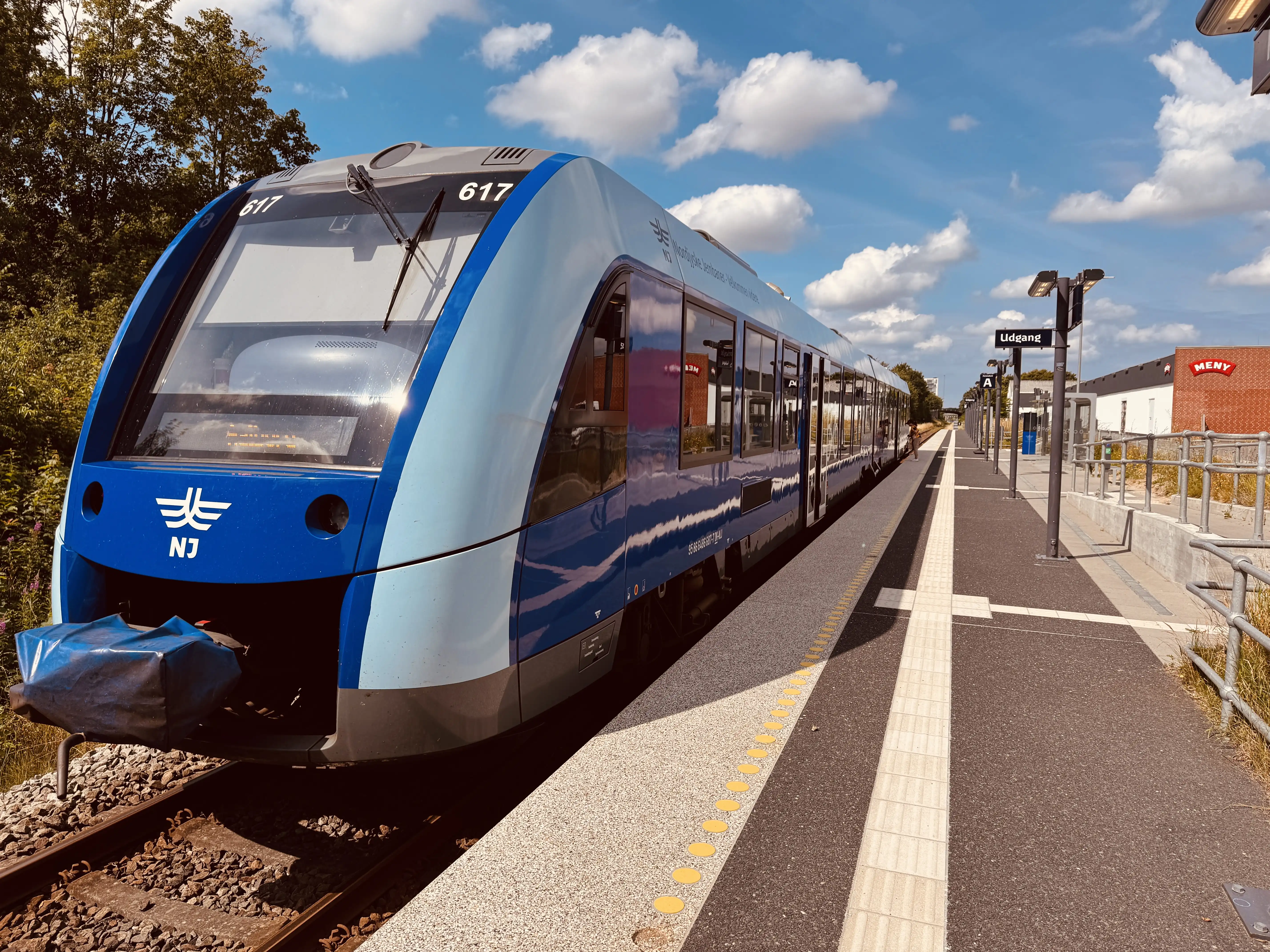 Billede af NJJ LM 617 fotograferet ud for Hjørring Øst Trinbræt. Billede af NJJ LM 617 fotograferet ud for Hjørring Øst Trinbræt.