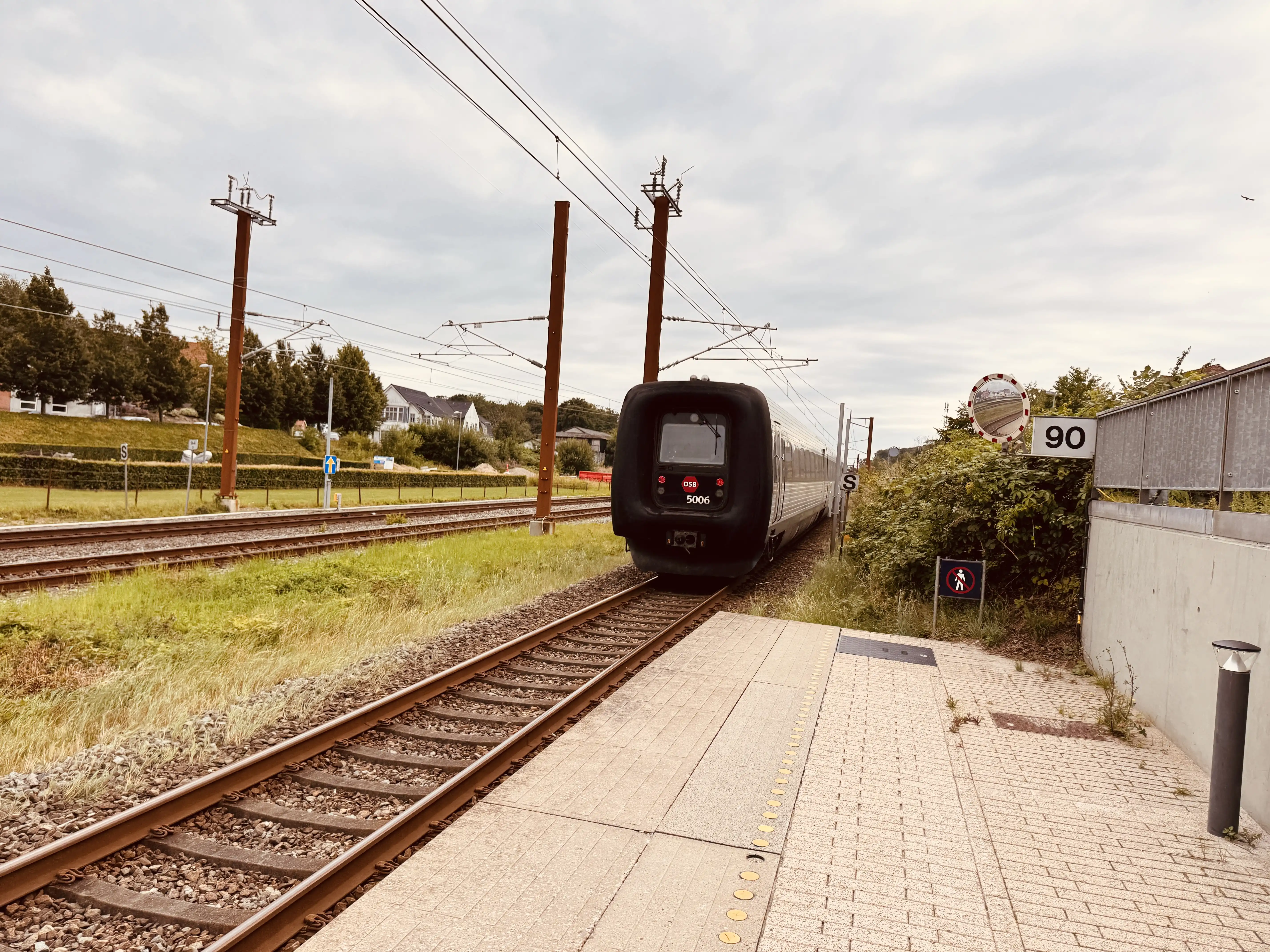 Billede af DSB MF 5006 fotograferet ud for Hørning Trinbræt.