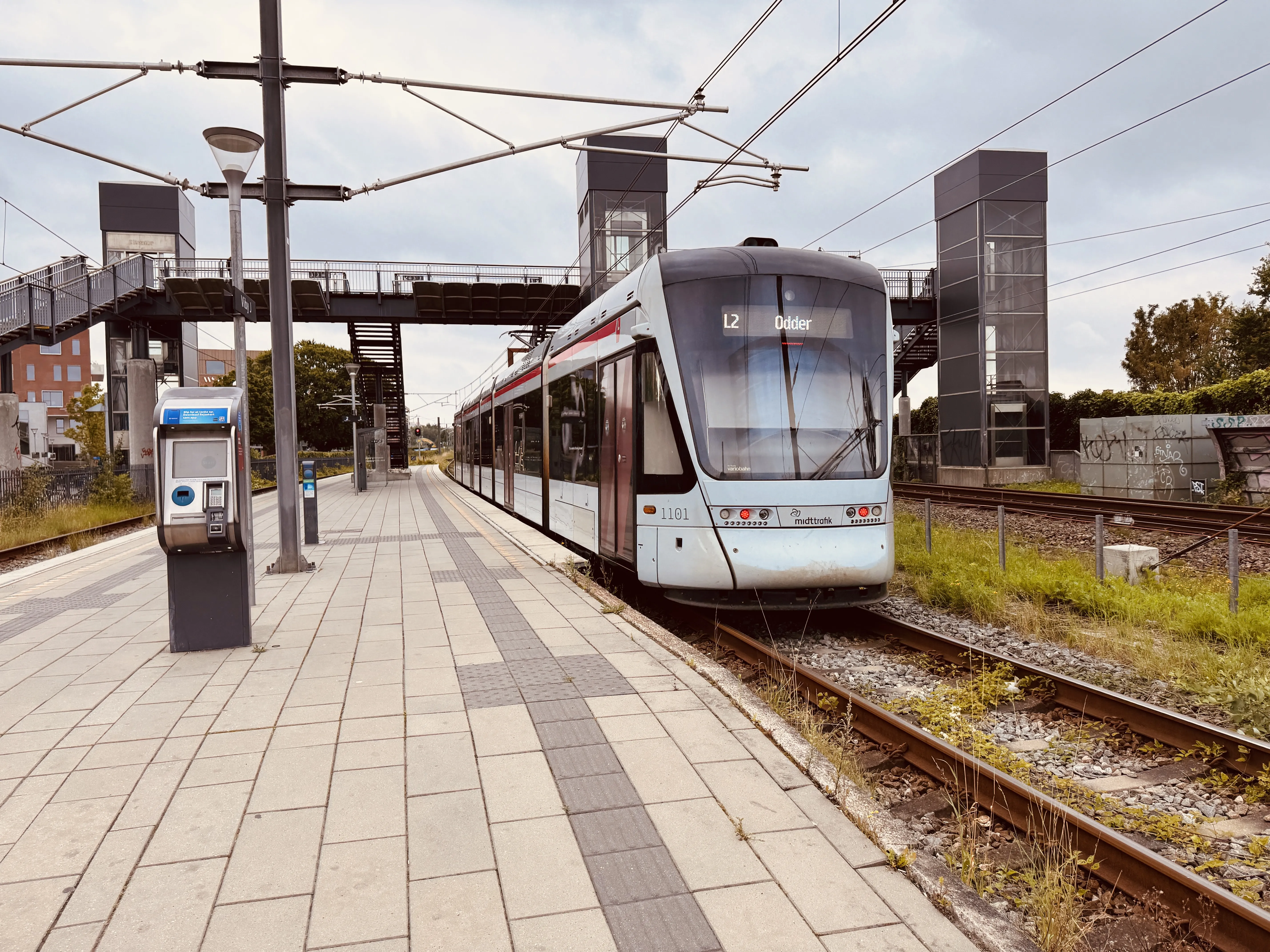 Billede af Aarhus Letbane togsæt 1101 fotograferet ud for Viby Jylland Letbanestation.