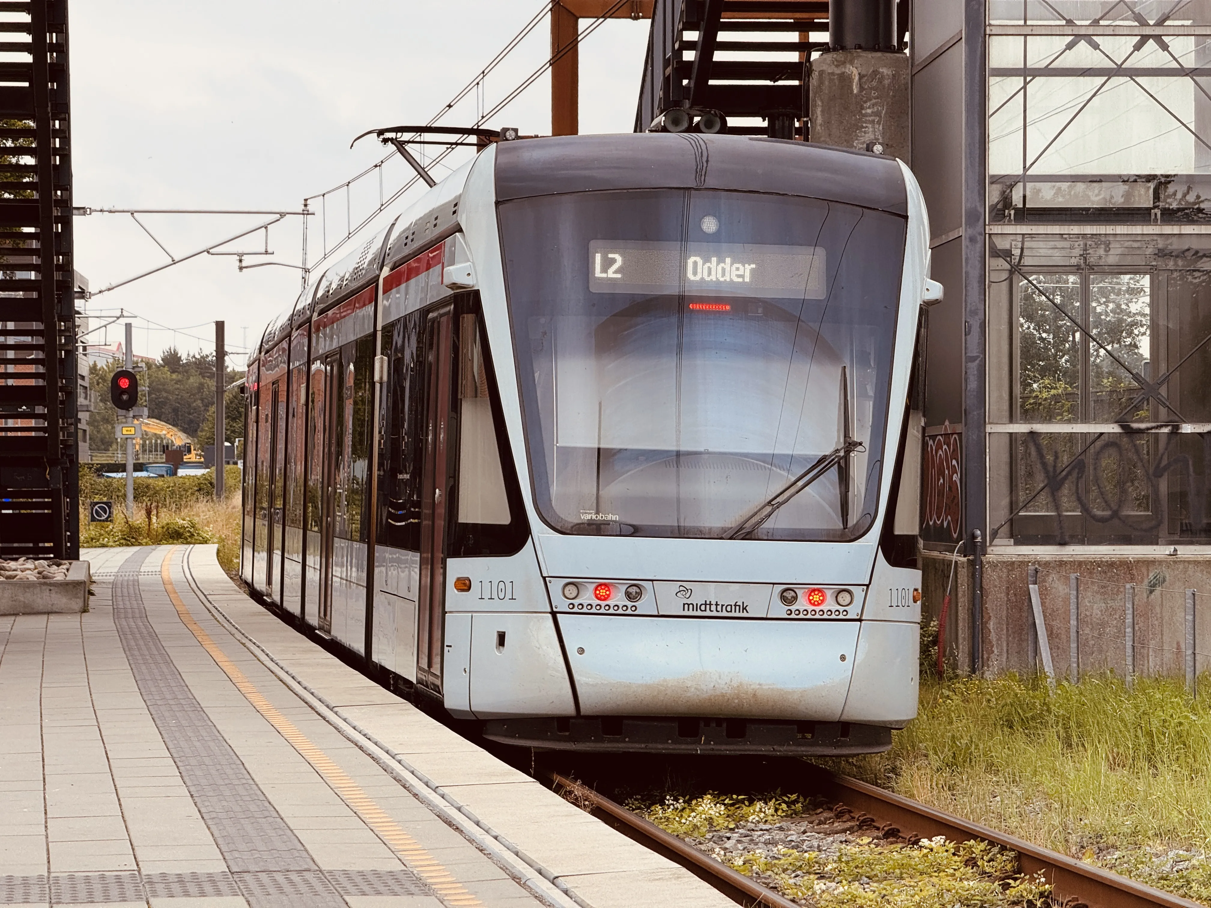 Billede af Aarhus Letbane togsæt 1101 fotograferet ud for Viby Jylland Letbanestation.
