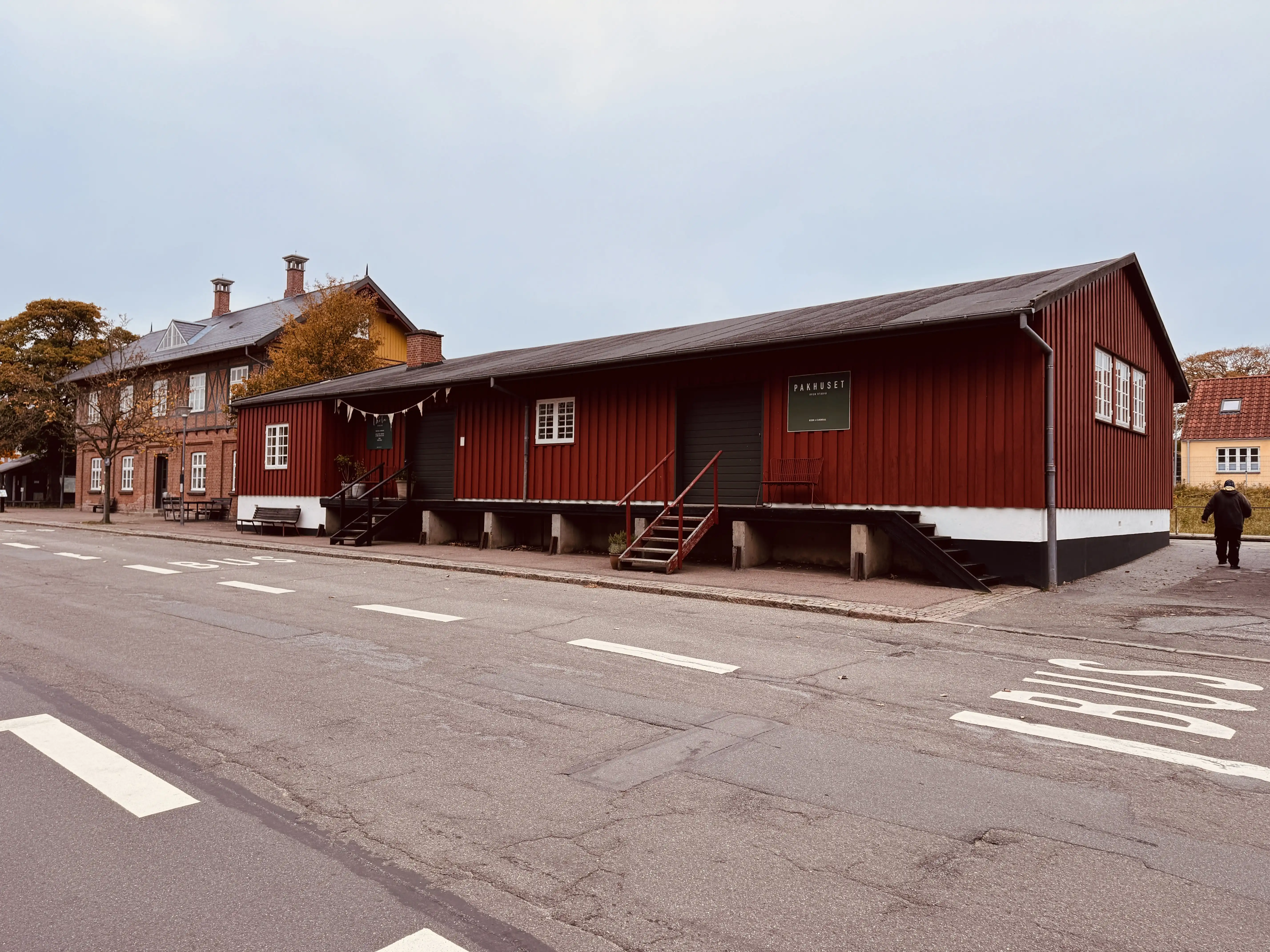 Billede af Ry Stations varehus. Billede af Ry Stations varehus.
