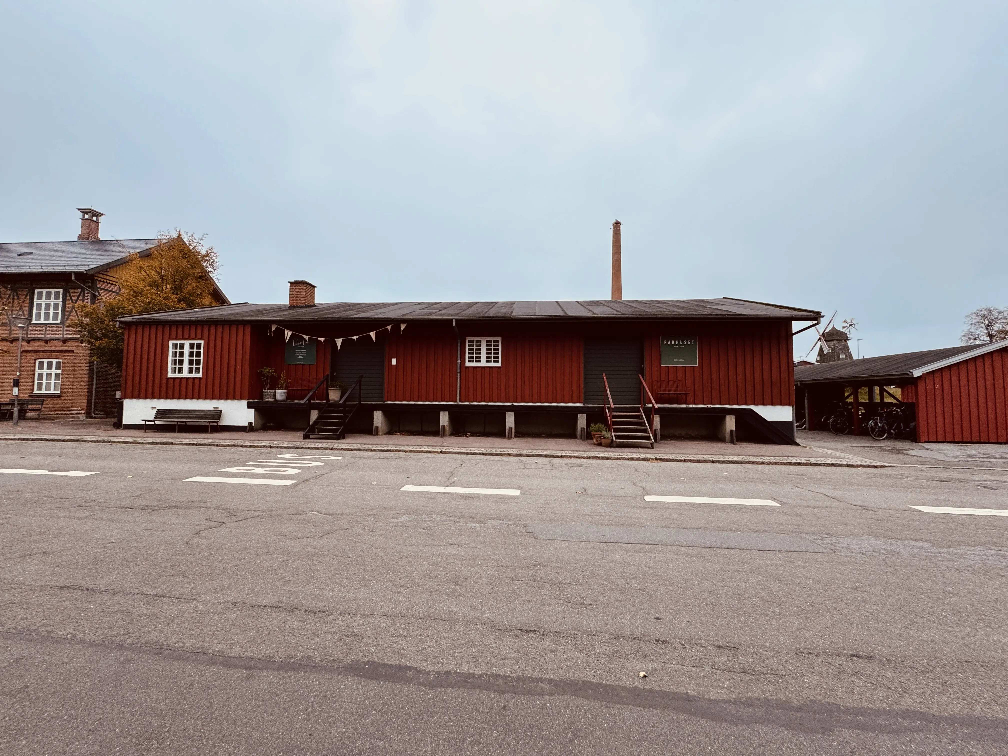 Billede af Ry Stations varehus. Billede af Ry Stations varehus.