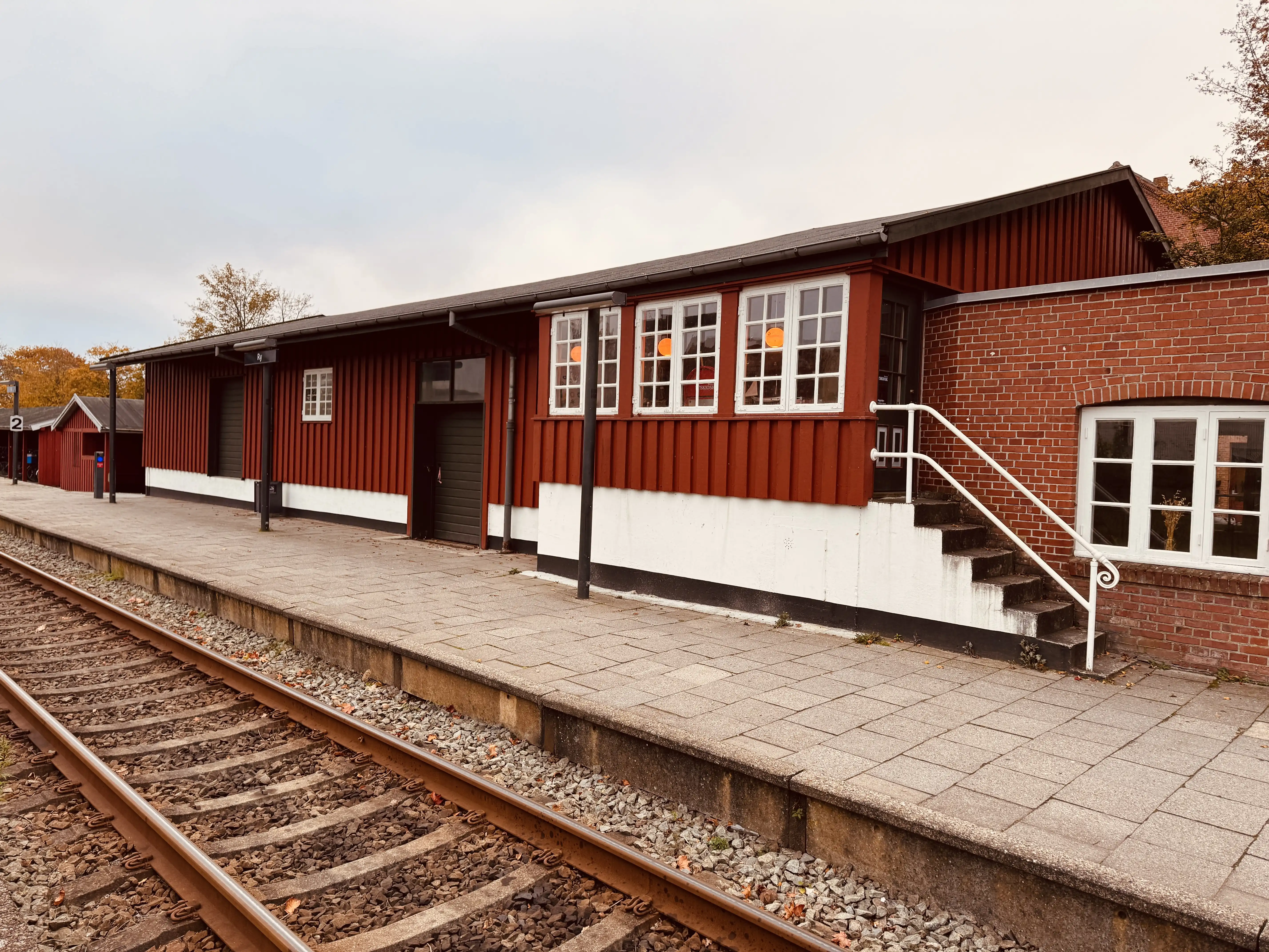 Billede af Ry Stations varehus. Billede af Ry Stations varehus.