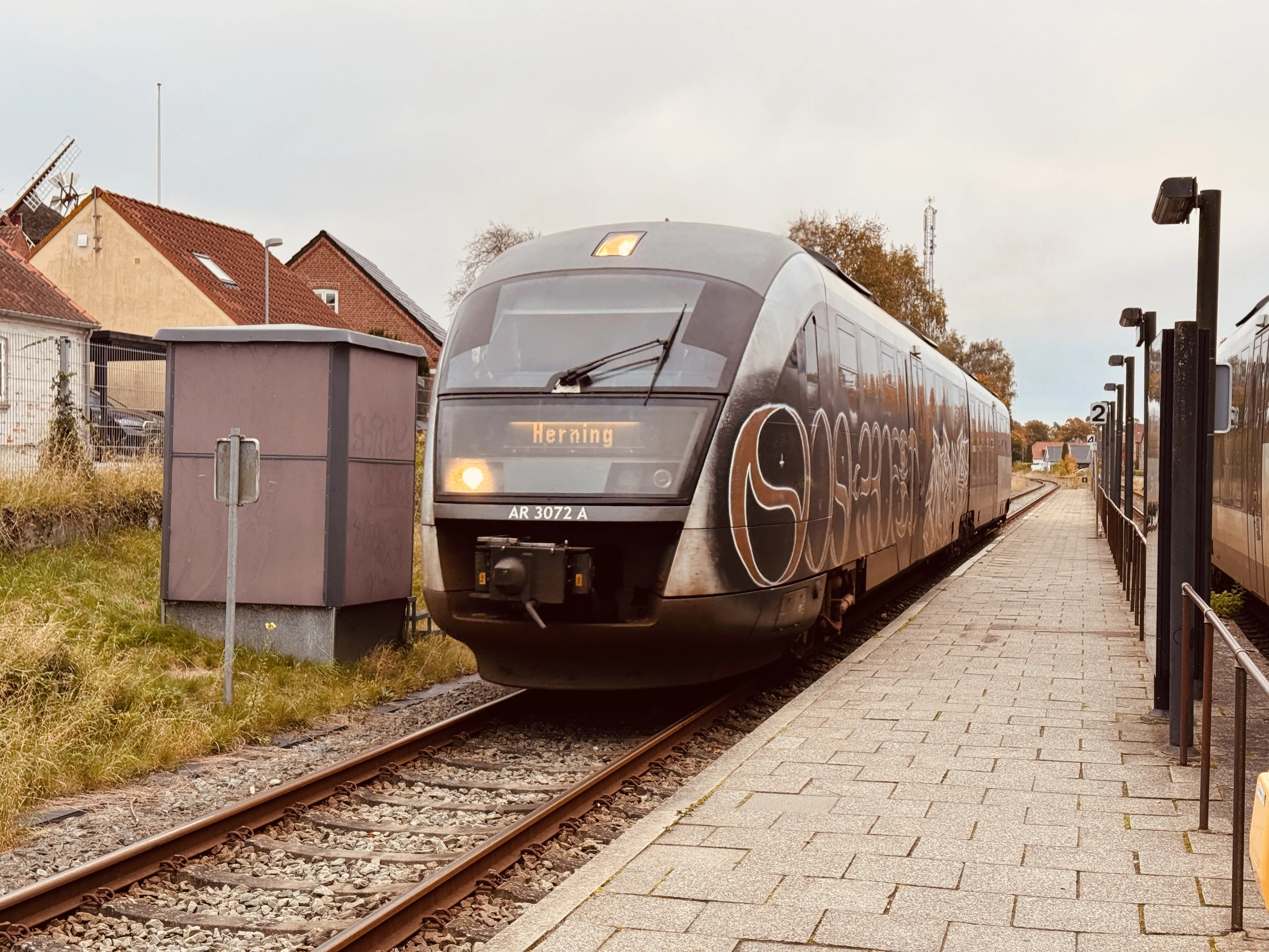 Billede af GoCollective AR 3072, tidligere DSB MQ 4122-4922 fotograferet ud for Ry Station. Billede af GoCollective AR 3072, tidligere DSB MQ 4122-4922 fotograferet ud for Ry Station.