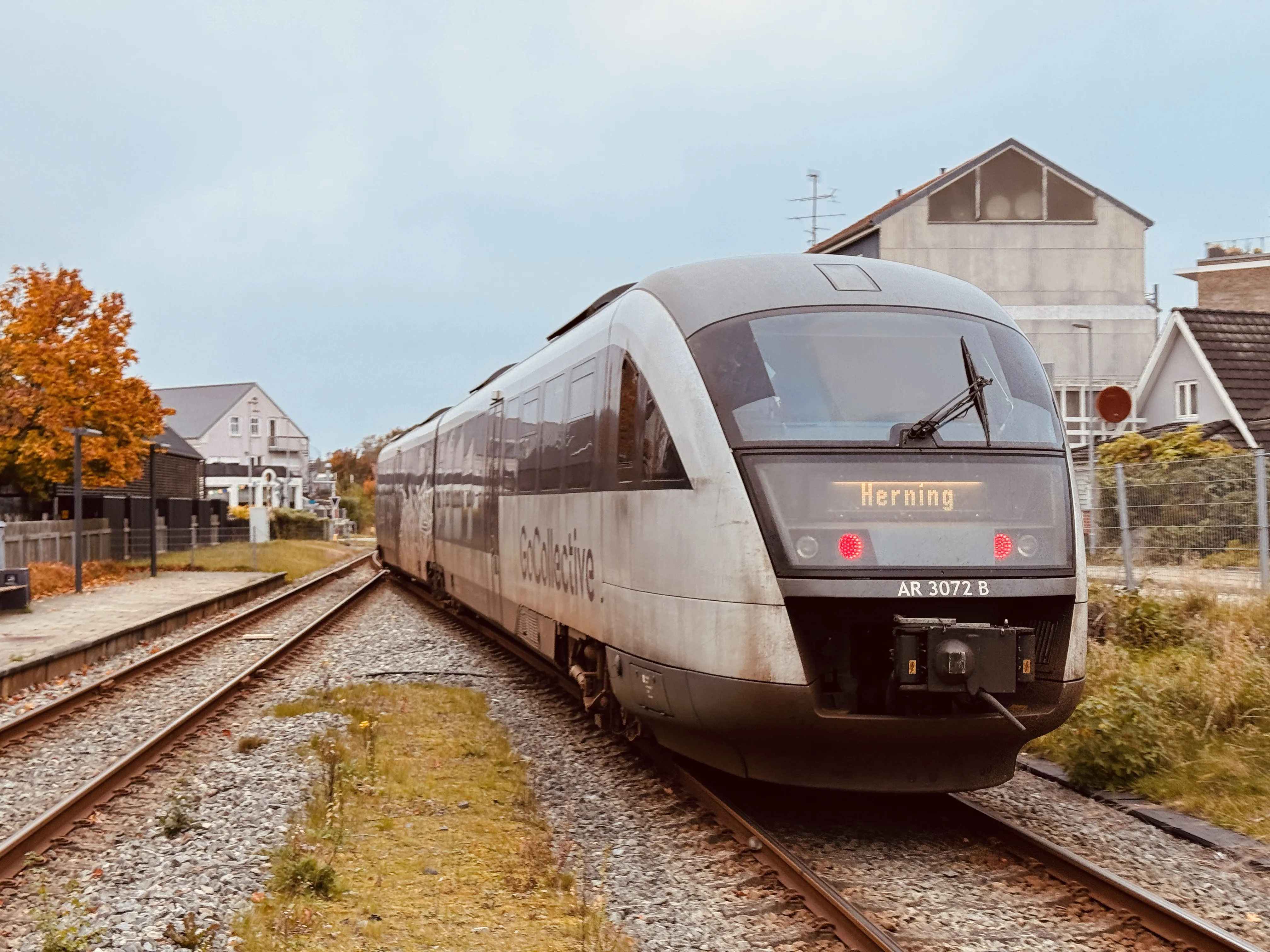 Billede af GoCollective AR 3072, tidligere DSB MQ 4122-4922 fotograferet ud for Ry Station. Billede af GoCollective AR 3072, tidligere DSB MQ 4122-4922 fotograferet ud for Ry Station.