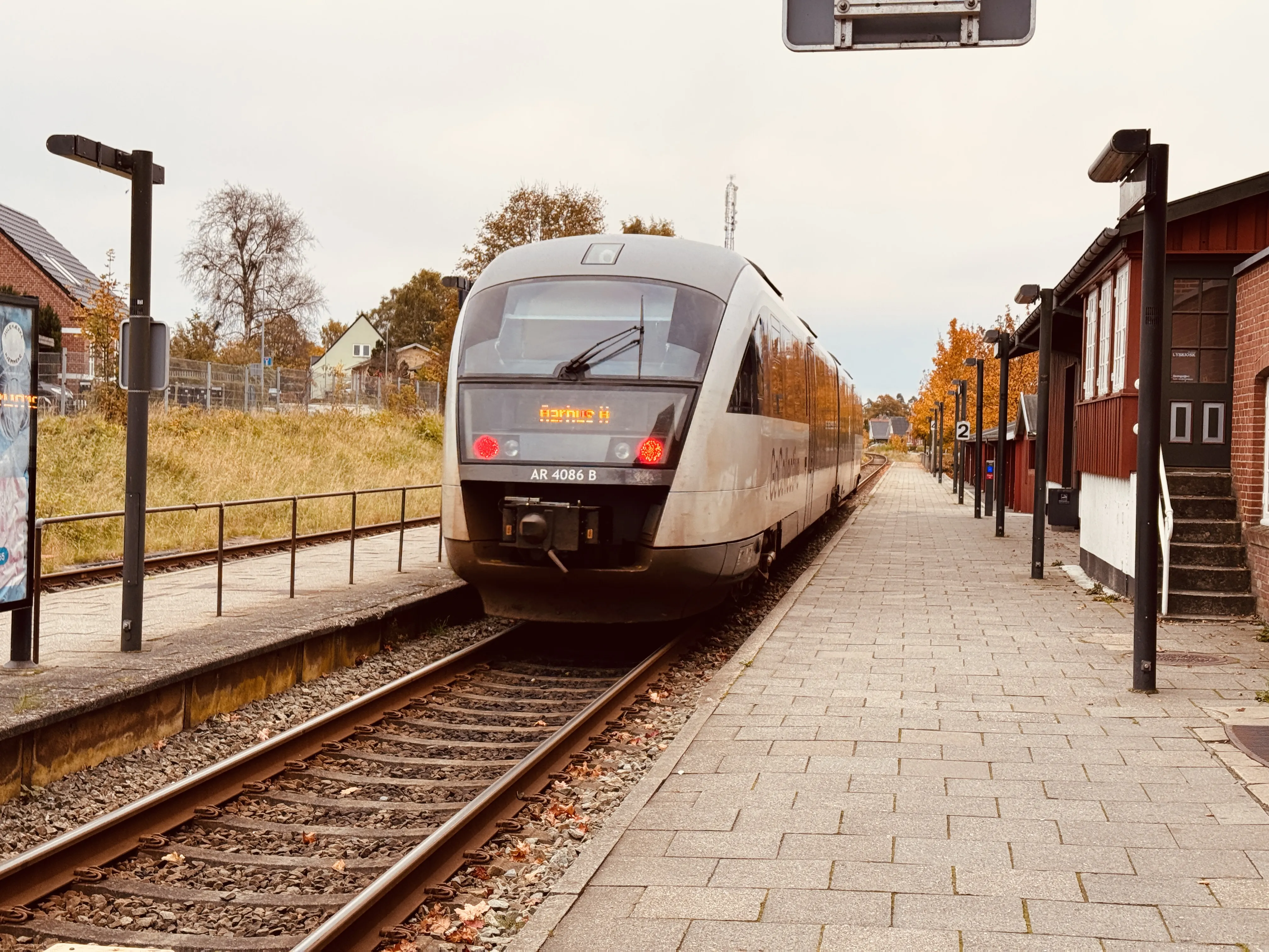 Billede af GoCollective AR 4086, tidligere DSB MQ 4126-4926 fotograferet ud for Ry Station. Billede af GoCollective AR 4086, tidligere DSB MQ 4126-4926 fotograferet ud for Ry Station.