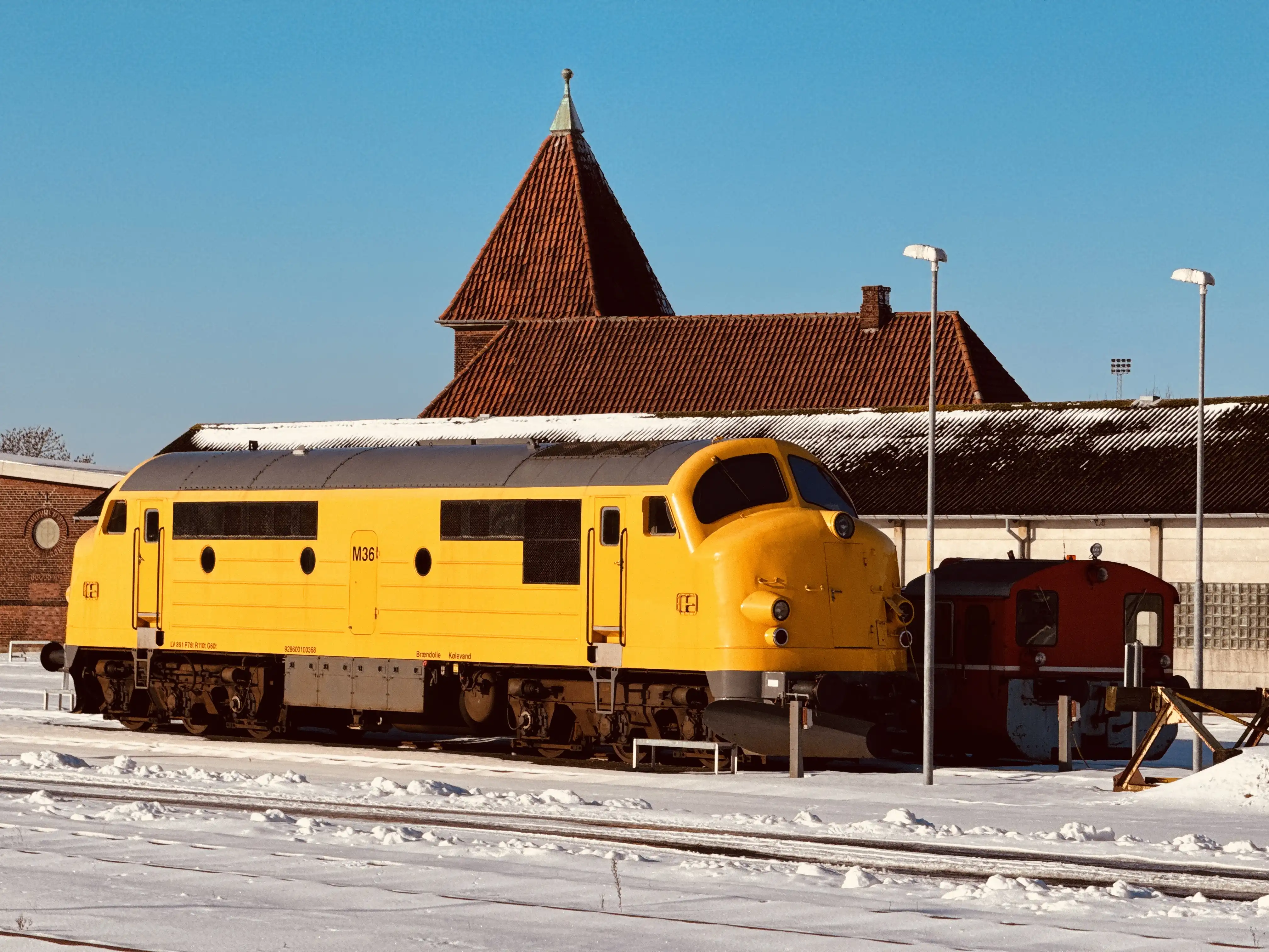 Billede af LT M 36, tidligere DSB MX 1043 fotograferet ud for Nakskov Station. Billede af LT M 36, tidligere DSB MX 1043 fotograferet ud for Nakskov Station.